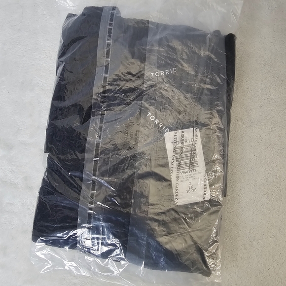 Torrid Black Waffle Knit Crochet Yoke Top Size 18 / 20 - Picture 8 of 10